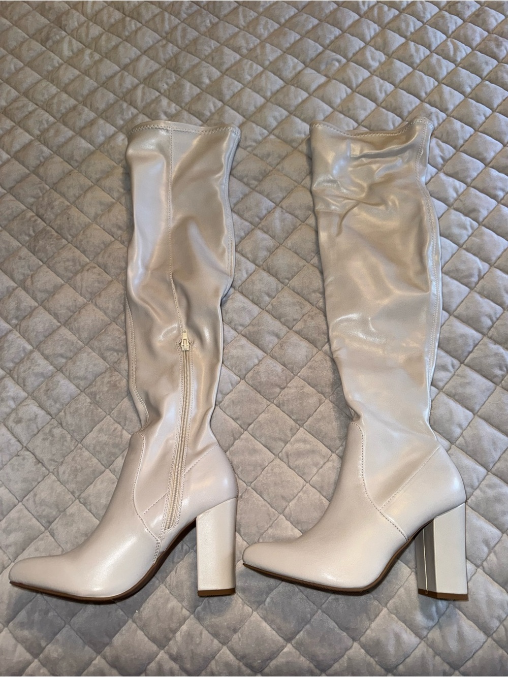 Womens Knee-High Block Heel Boots in White